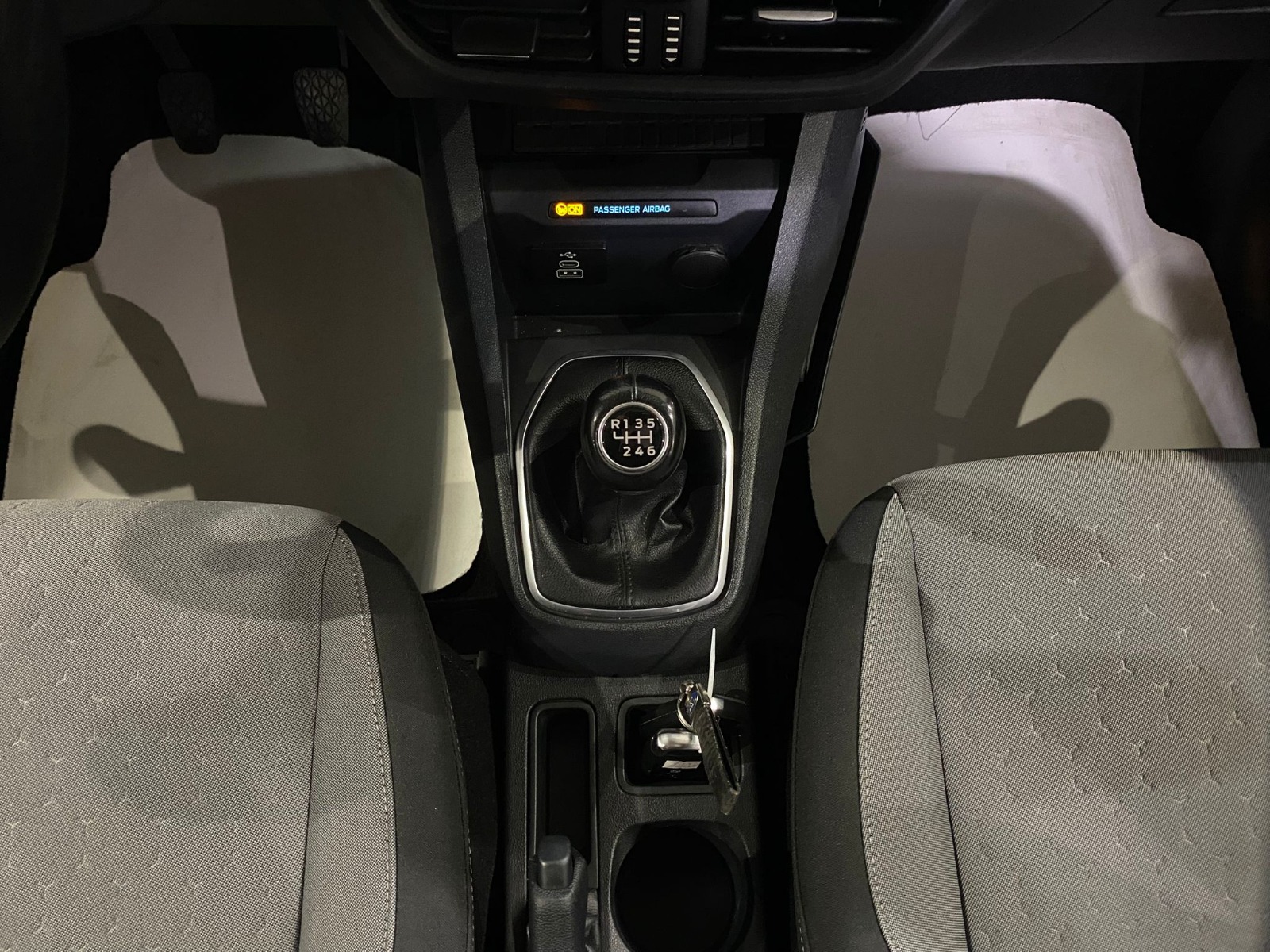 2024 Dizel Manuel Ford Tourneo Courier Yeşil Gürel Tasarım Aksesuar Otomotiv San. Tic. Ltd. Şti.