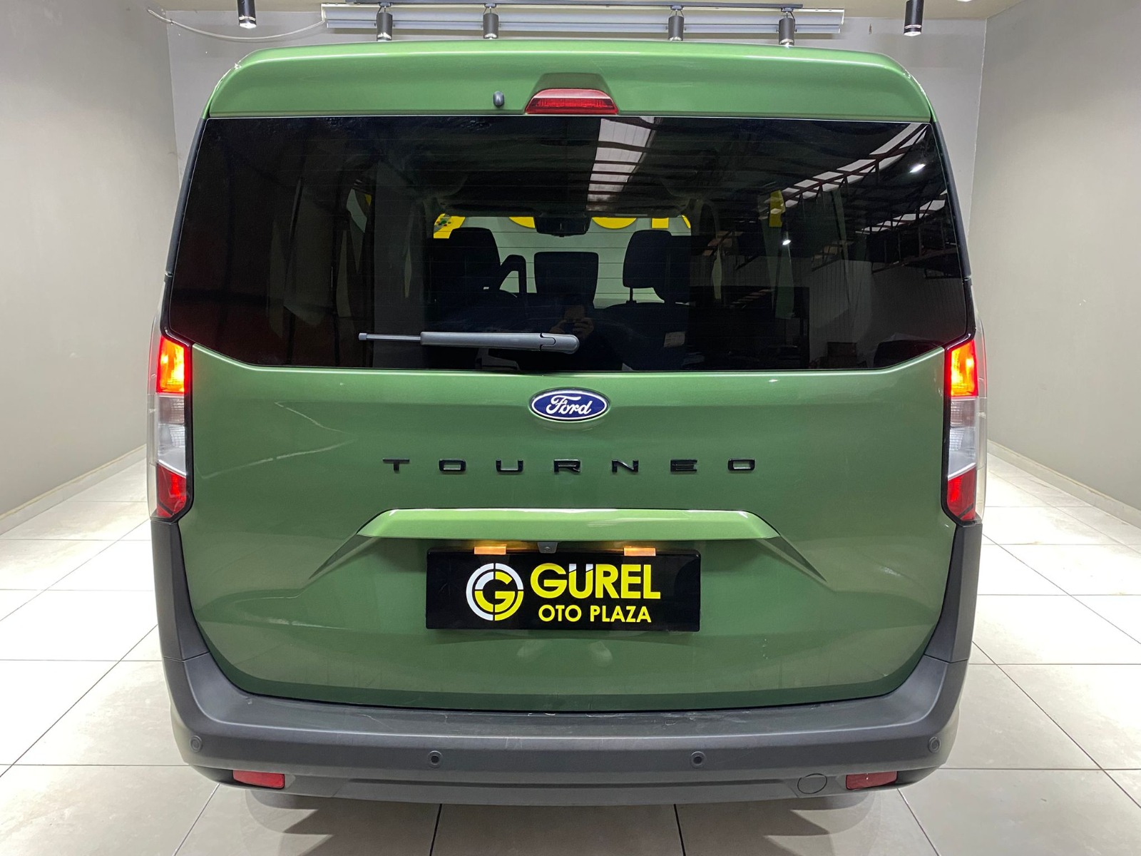 2024 Dizel Manuel Ford Tourneo Courier Yeşil Gürel Tasarım Aksesuar Otomotiv San. Tic. Ltd. Şti.