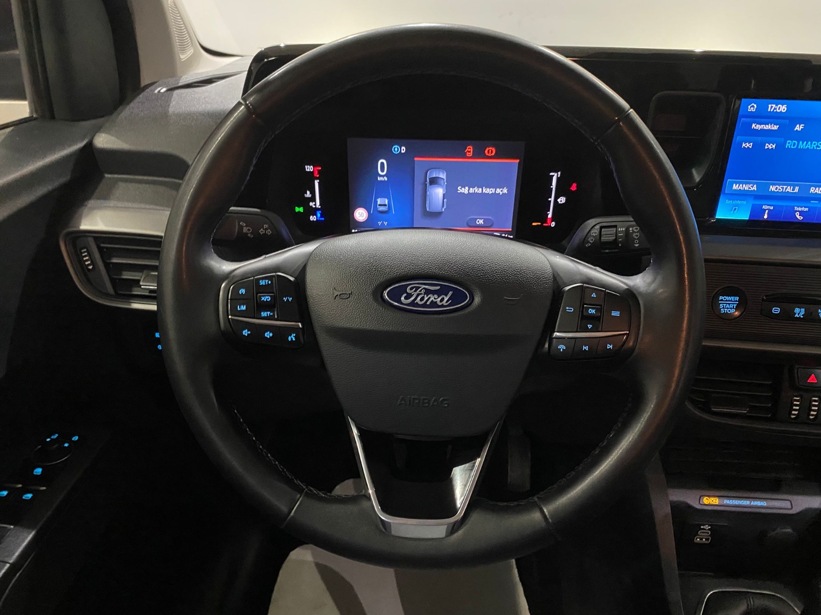 2024 Dizel Manuel Ford Tourneo Courier Yeşil Gürel Tasarım Aksesuar Otomotiv San. Tic. Ltd. Şti.