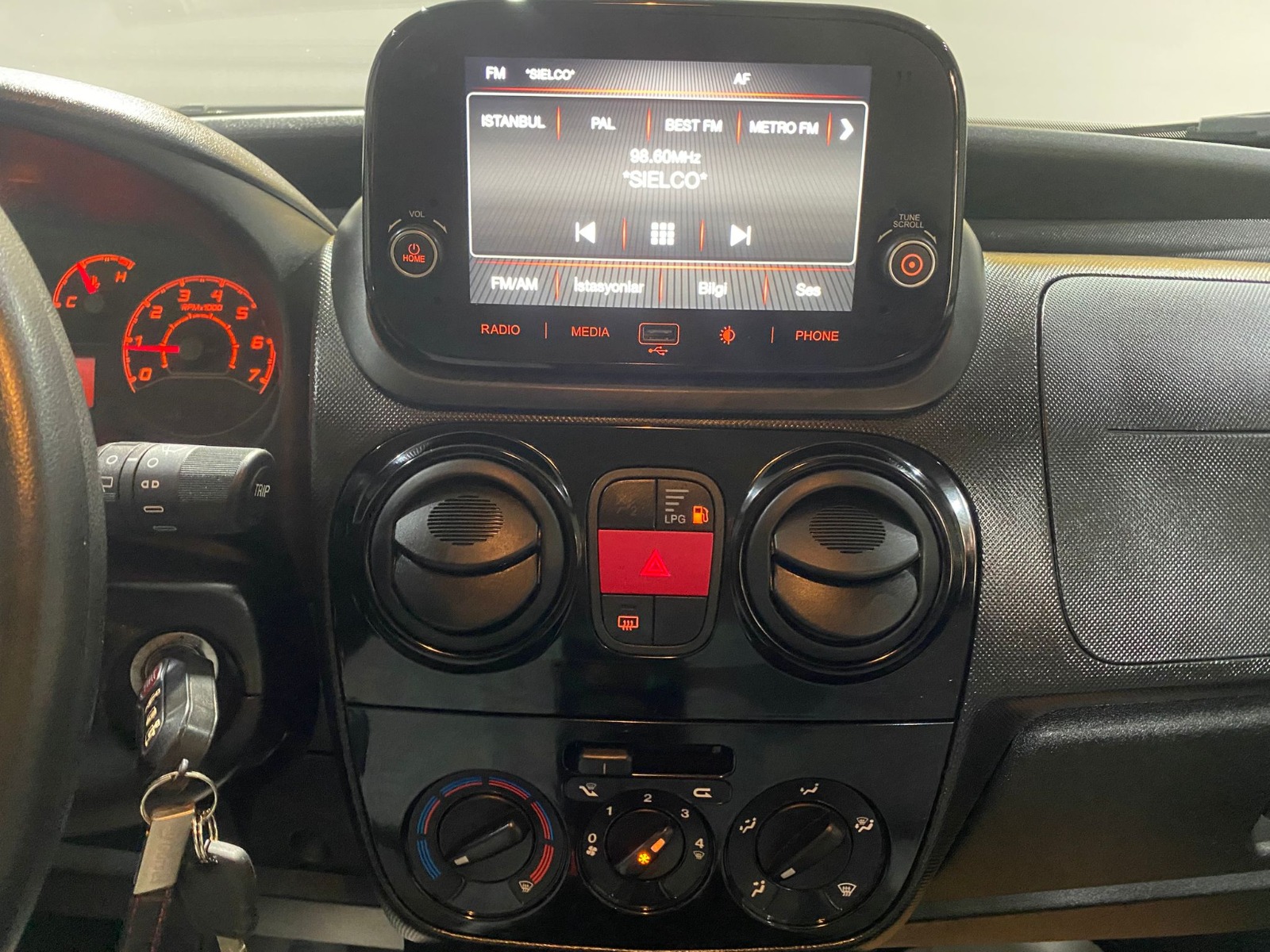 2022 Benzin + LPG Manuel Fiat Fiorino Beyaz Gürel Tasarım Aksesuar Otomotiv San. Tic. Ltd. Şti.