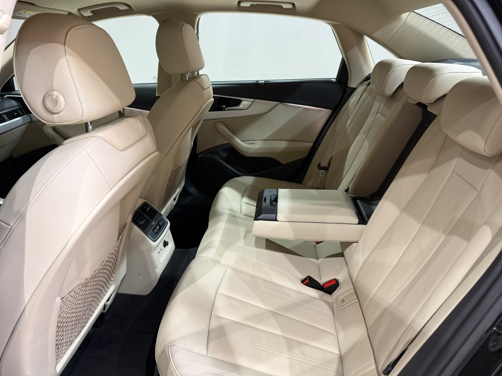 2023 Hybrid Otomatik Audi A4 Siyah Gürel Tasarım Aksesuar Otomotiv San. Tic. Ltd. Şti.