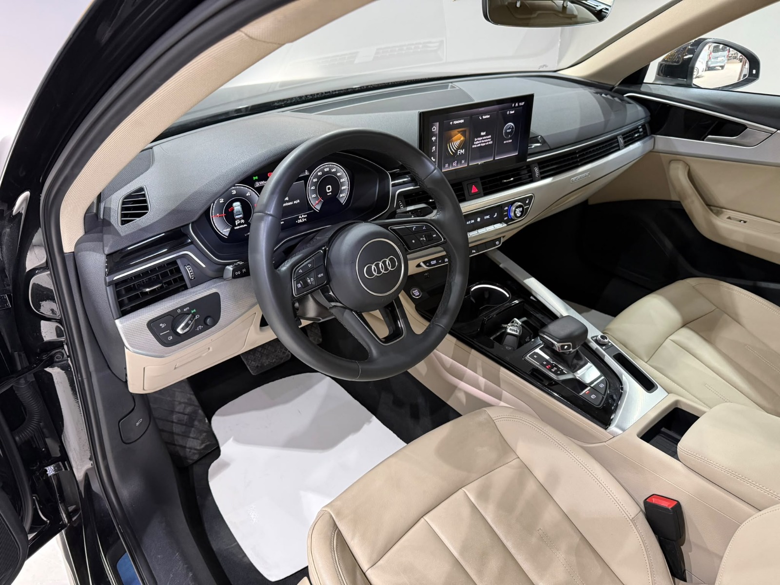 2023 Hybrid Otomatik Audi A4 Siyah Gürel Tasarım Aksesuar Otomotiv San. Tic. Ltd. Şti.