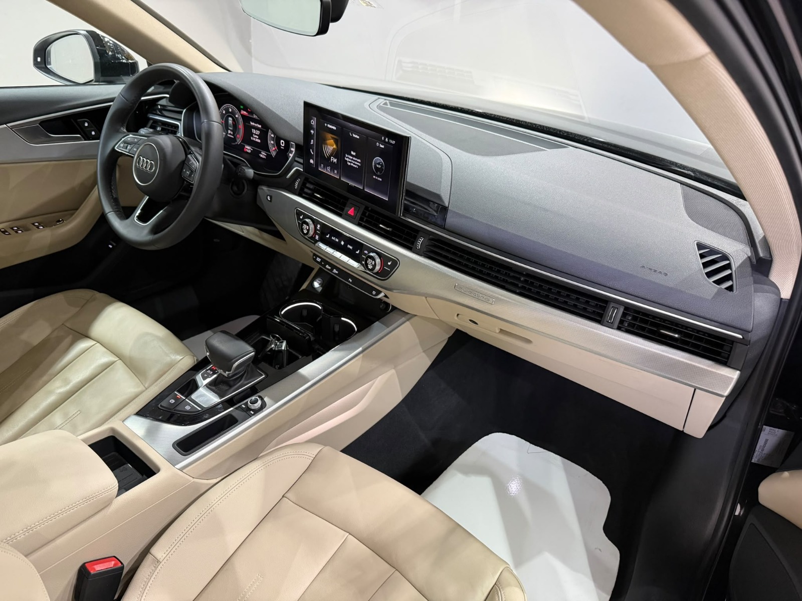 2023 Hybrid Otomatik Audi A4 Siyah Gürel Tasarım Aksesuar Otomotiv San. Tic. Ltd. Şti.