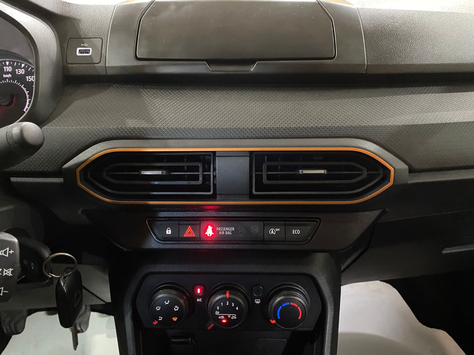 2022 Benzin Manuel Dacia Sandero Turuncu Gürel Tasarım Aksesuar Otomotiv San. Tic. Ltd. Şti.