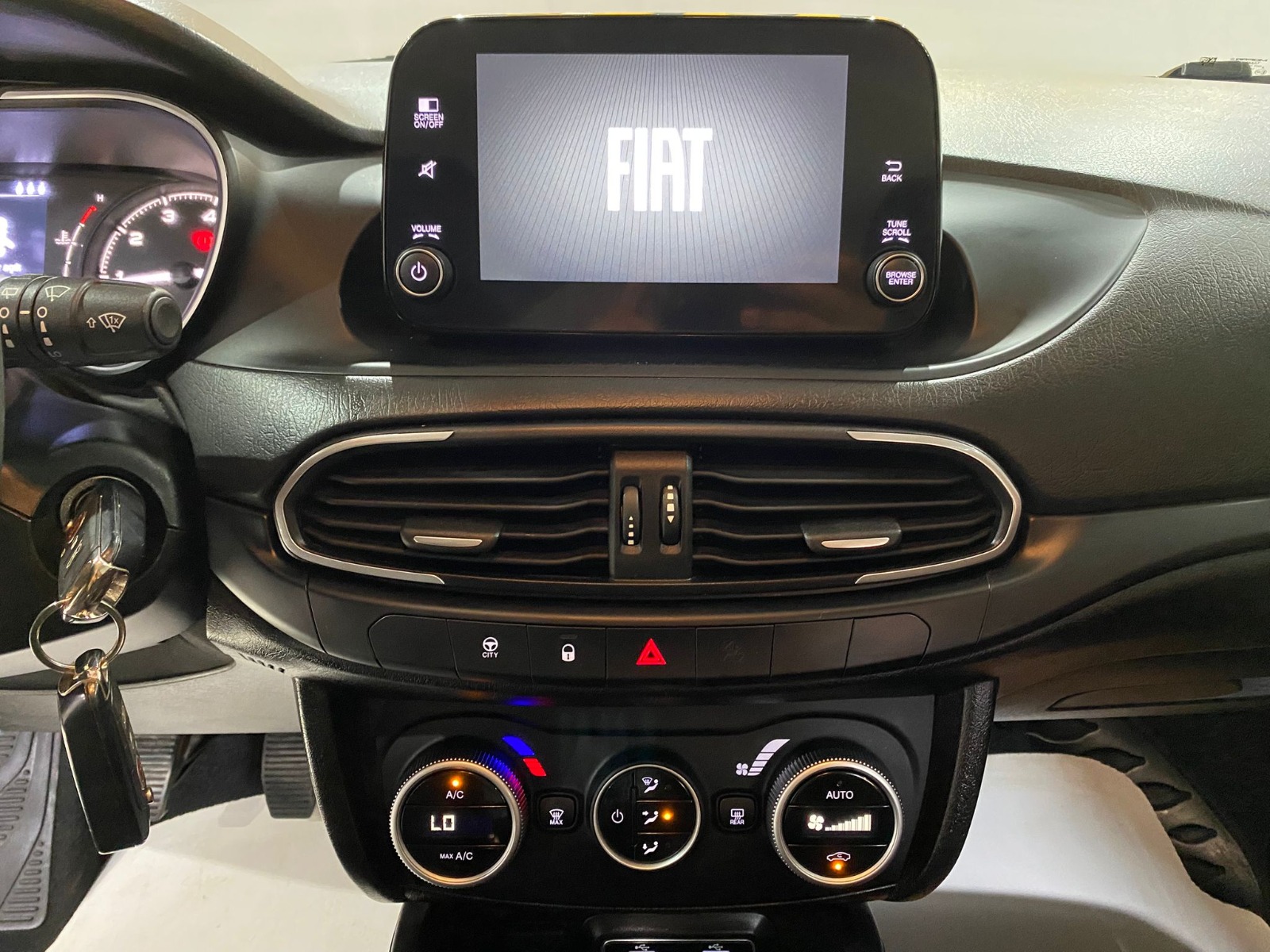 2022 Benzin Manuel Fiat Egea Turuncu Gürel Tasarım Aksesuar Otomotiv San. Tic. Ltd. Şti.