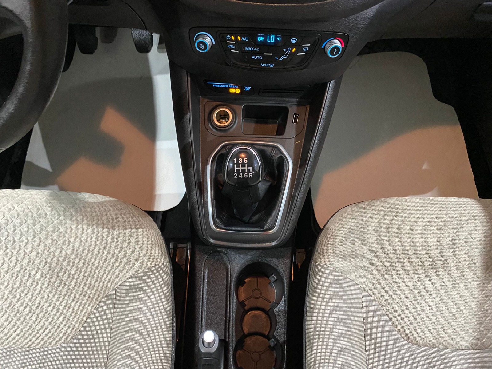 2023 Benzin Manuel Ford Tourneo Courier Gri Gürel Tasarım Aksesuar Otomotiv San. Tic. Ltd. Şti.