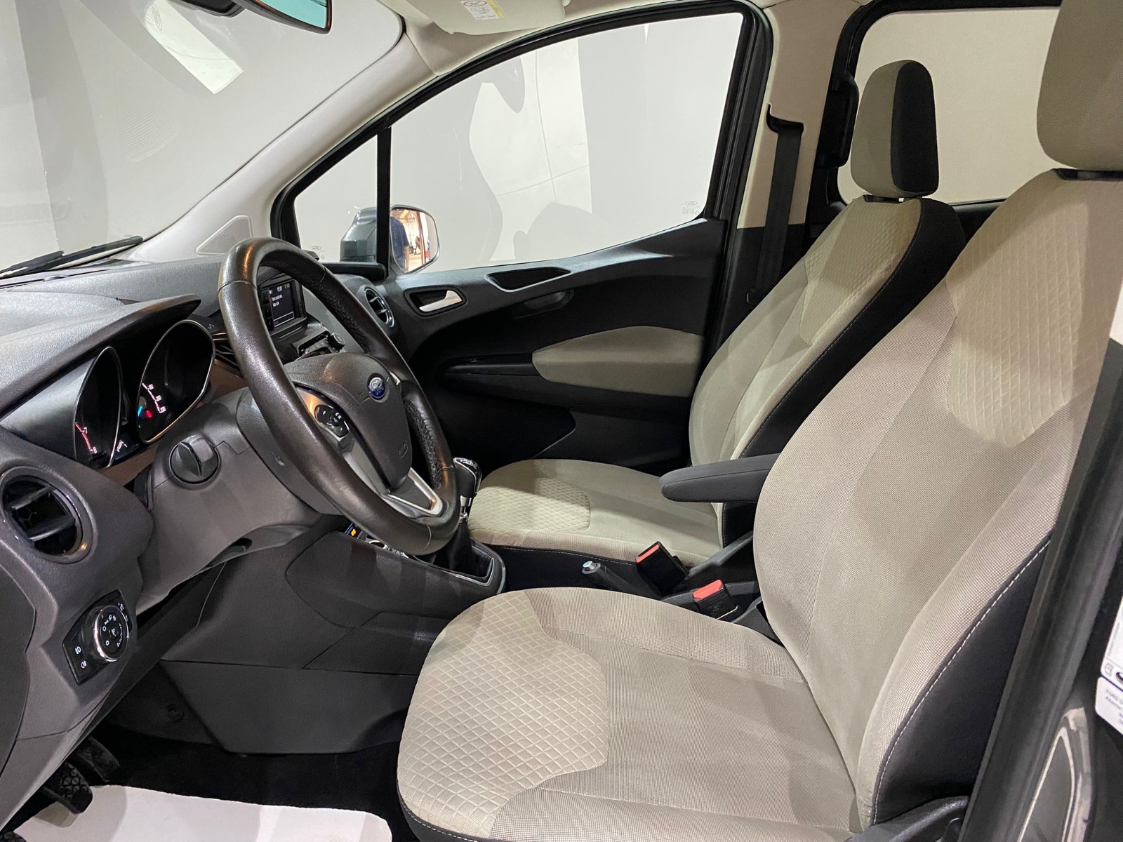 2023 Benzin Manuel Ford Tourneo Courier Gri Gürel Tasarım Aksesuar Otomotiv San. Tic. Ltd. Şti.