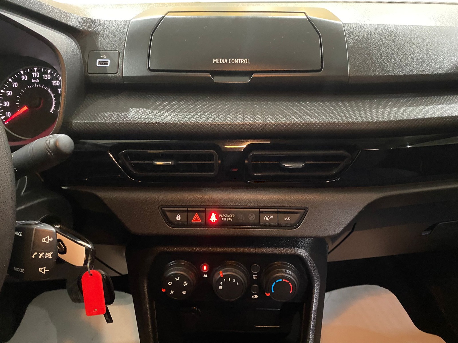 2021 Benzin Otomatik Renault Taliant Beyaz Gürel Tasarım Aksesuar Otomotiv San. Tic. Ltd. Şti.