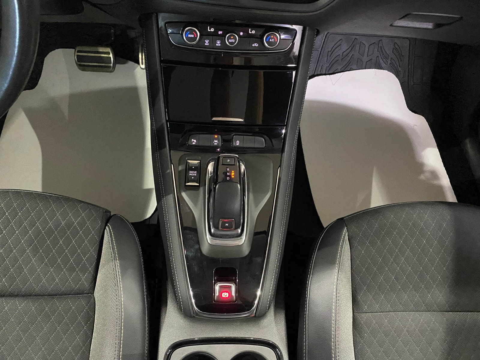 2022 Benzin Otomatik Opel Grandland Kırmızı Gürel Tasarım Aksesuar Otomotiv San. Tic. Ltd. Şti.