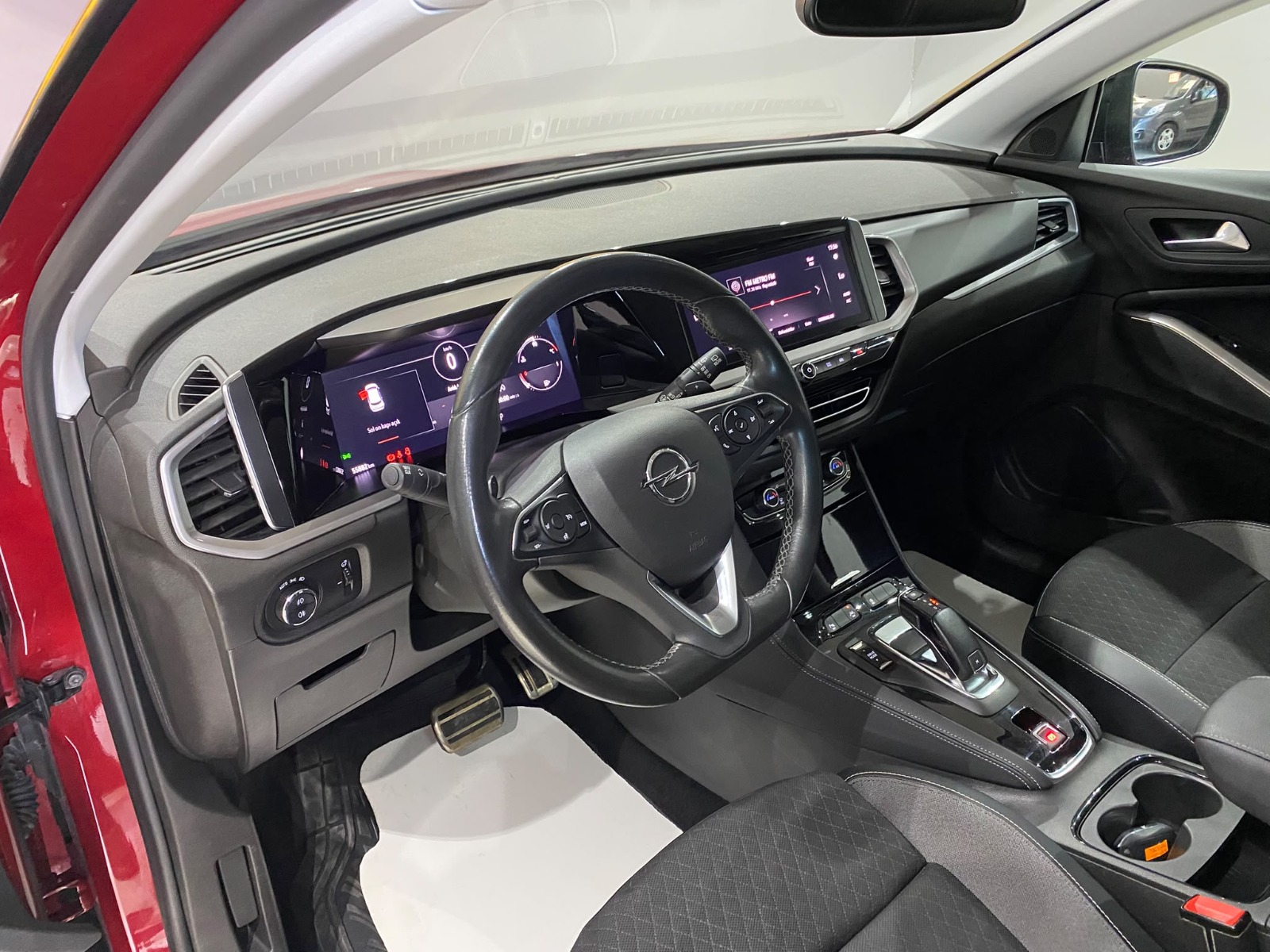 2022 Benzin Otomatik Opel Grandland Kırmızı Gürel Tasarım Aksesuar Otomotiv San. Tic. Ltd. Şti.