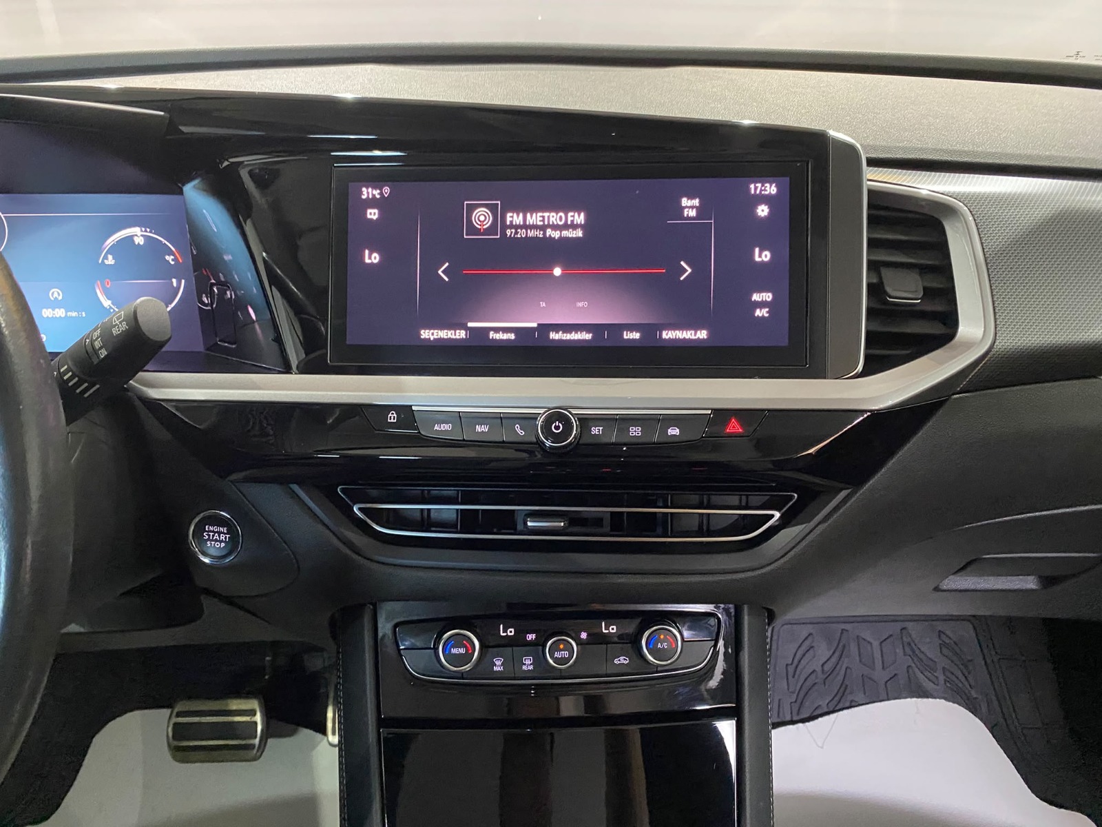 2022 Benzin Otomatik Opel Grandland Kırmızı Gürel Tasarım Aksesuar Otomotiv San. Tic. Ltd. Şti.