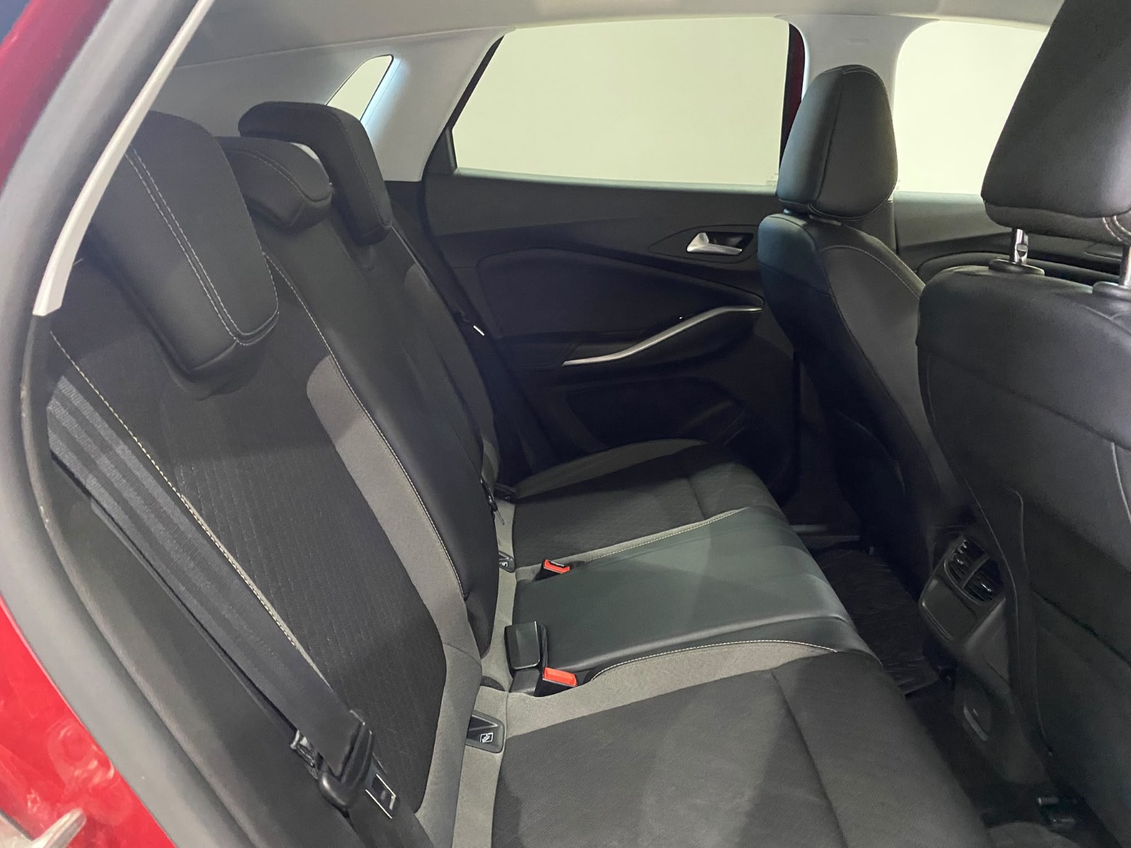 2022 Benzin Otomatik Opel Grandland Kırmızı Gürel Tasarım Aksesuar Otomotiv San. Tic. Ltd. Şti.