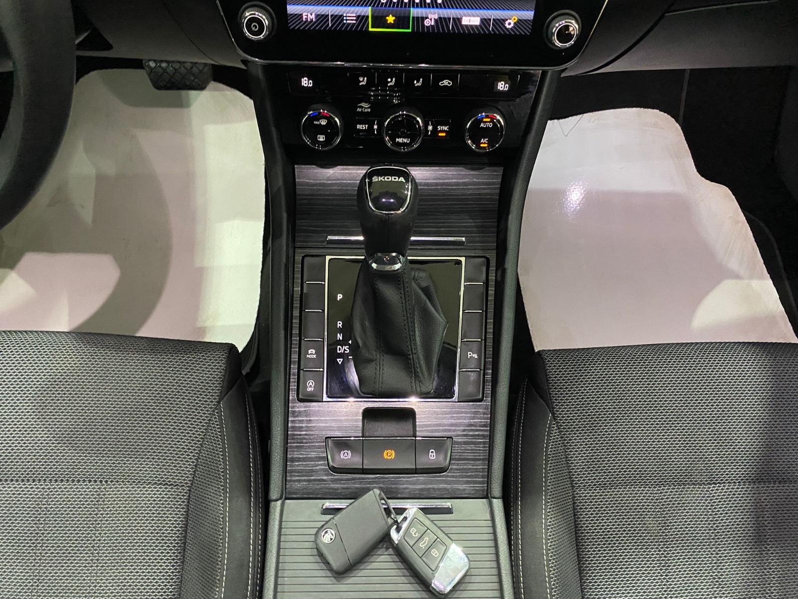 2023 Benzin Otomatik Skoda Superb Gri Gürel Tasarım Aksesuar Otomotiv San. Tic. Ltd. Şti.