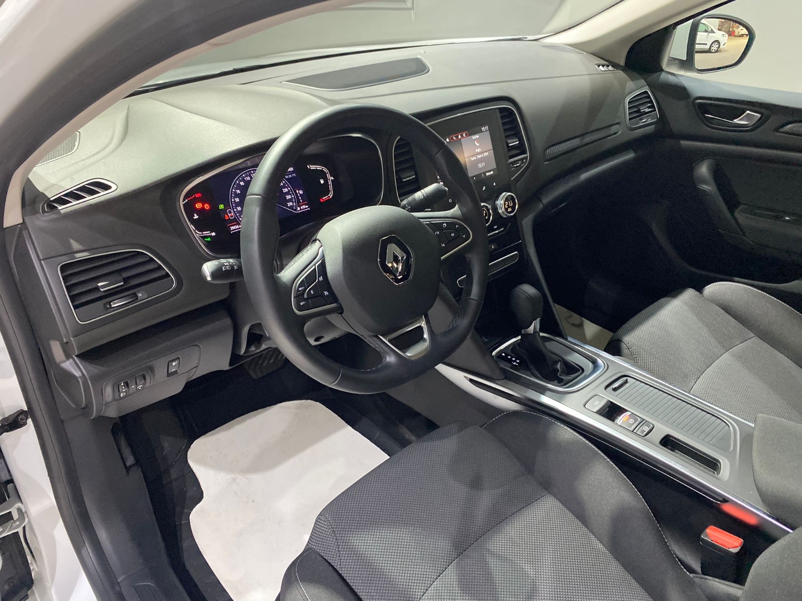 2023 Benzin Otomatik Renault Megane Beyaz Gürel Tasarım Aksesuar Otomotiv San. Tic. Ltd. Şti.