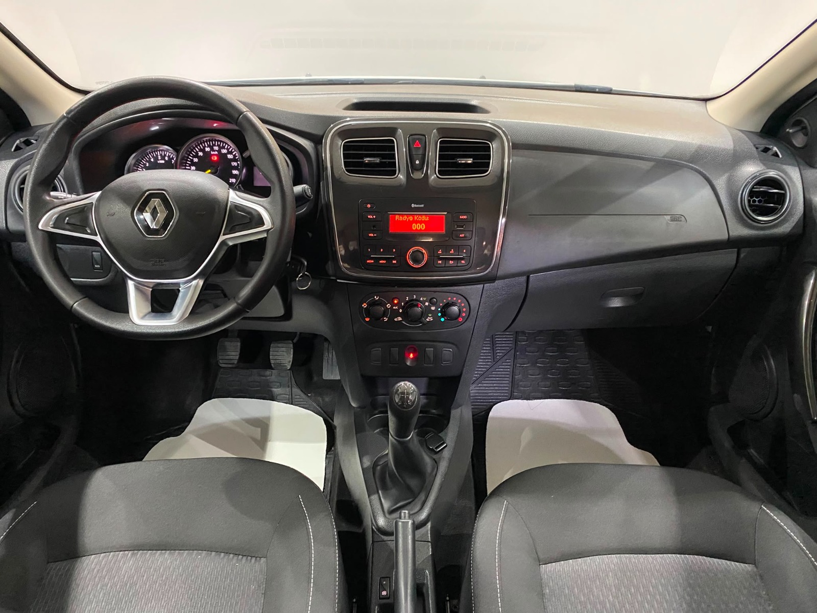 2020 Benzin Manuel Renault Symbol Beyaz Gürel Tasarım Aksesuar Otomotiv San. Tic. Ltd. Şti.