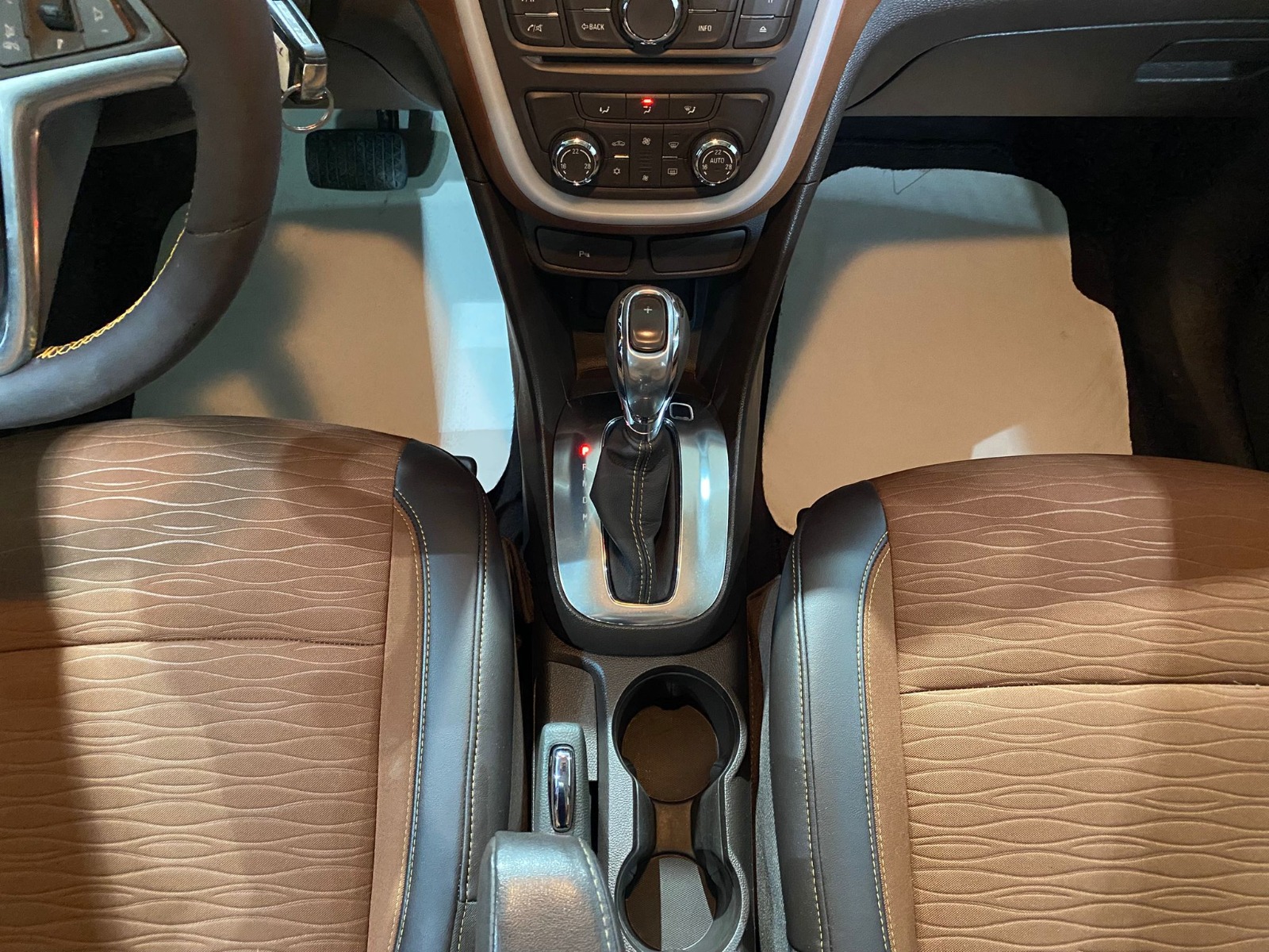 2015 Dizel Otomatik Opel Mokka Siyah Gürel Tasarım Aksesuar Otomotiv San. Tic. Ltd. Şti.