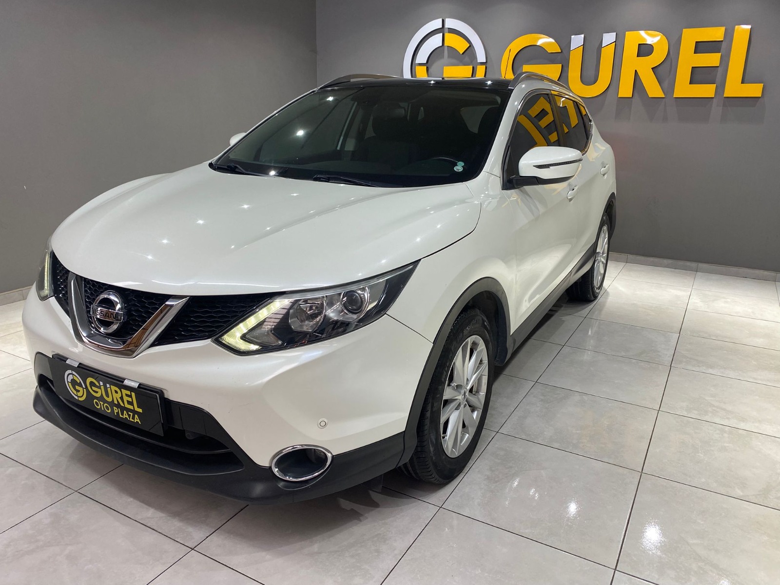 2015 Benzin Otomatik Nissan Qashqai Beyaz Gürel Tasarım Aksesuar Otomotiv San. Tic. Ltd. Şti.