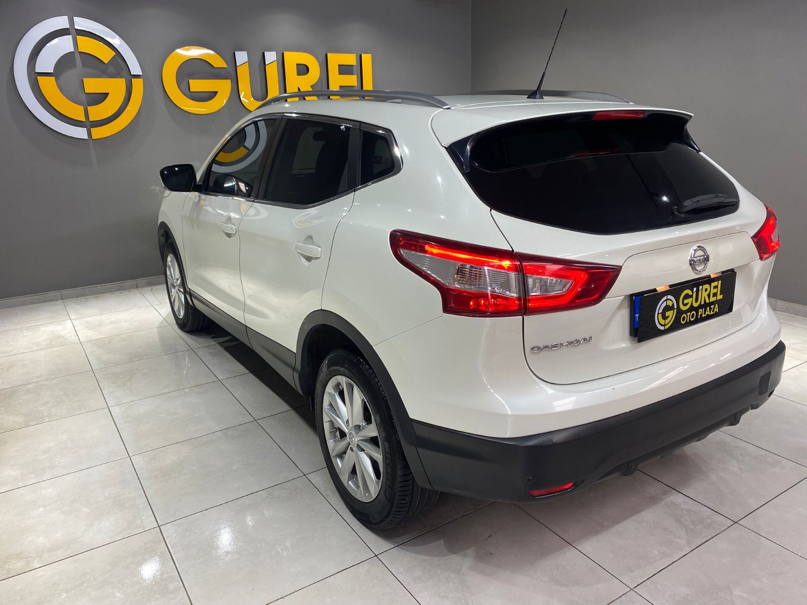 2015 Benzin Otomatik Nissan Qashqai Beyaz Gürel Tasarım Aksesuar Otomotiv San. Tic. Ltd. Şti.