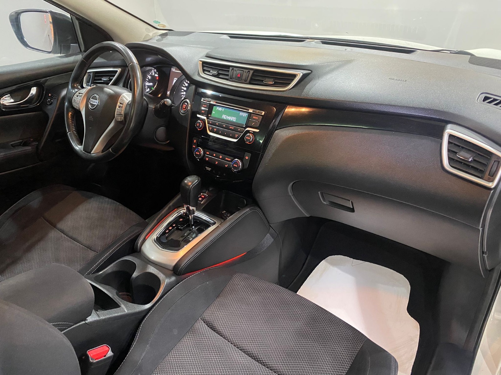 2015 Benzin Otomatik Nissan Qashqai Beyaz Gürel Tasarım Aksesuar Otomotiv San. Tic. Ltd. Şti.