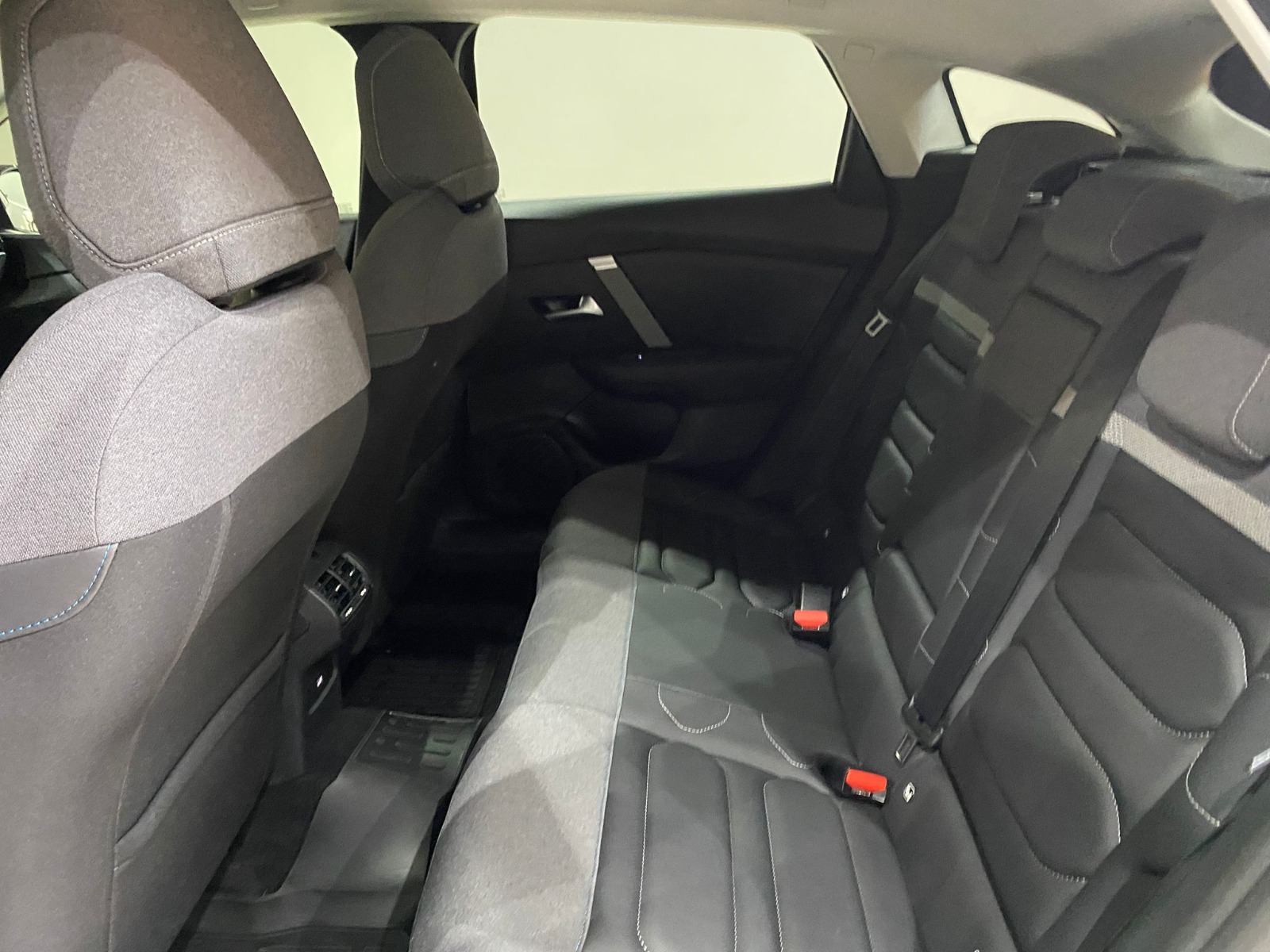 2024 Benzin Otomatik Citroen C4 Gri Gürel Tasarım Aksesuar Otomotiv San. Tic. Ltd. Şti.