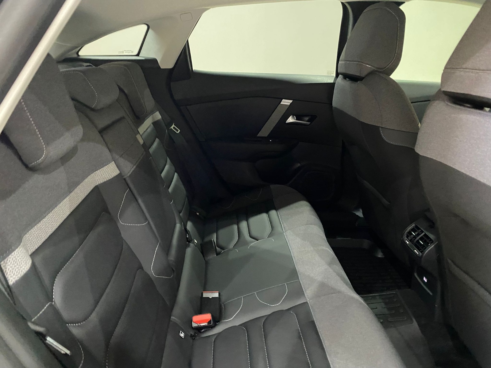 2024 Benzin Otomatik Citroen C4 Gri Gürel Tasarım Aksesuar Otomotiv San. Tic. Ltd. Şti.