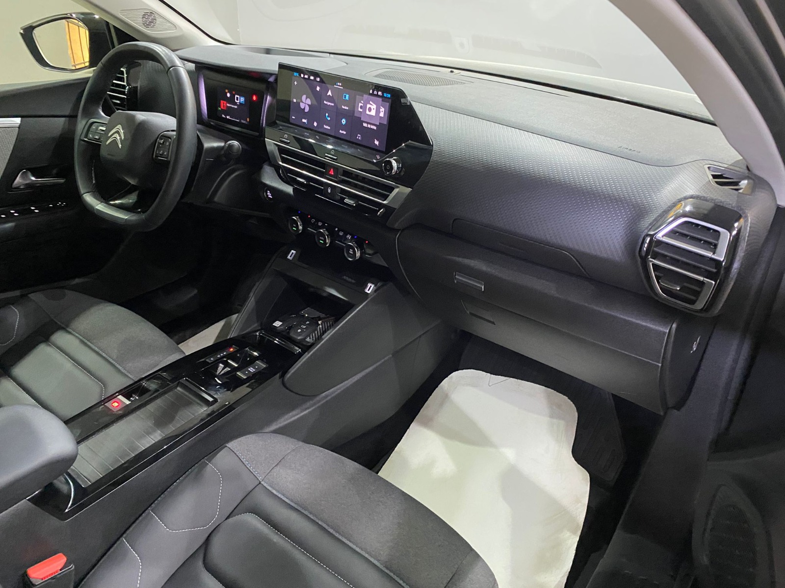 2024 Benzin Otomatik Citroen C4 Gri Gürel Tasarım Aksesuar Otomotiv San. Tic. Ltd. Şti.