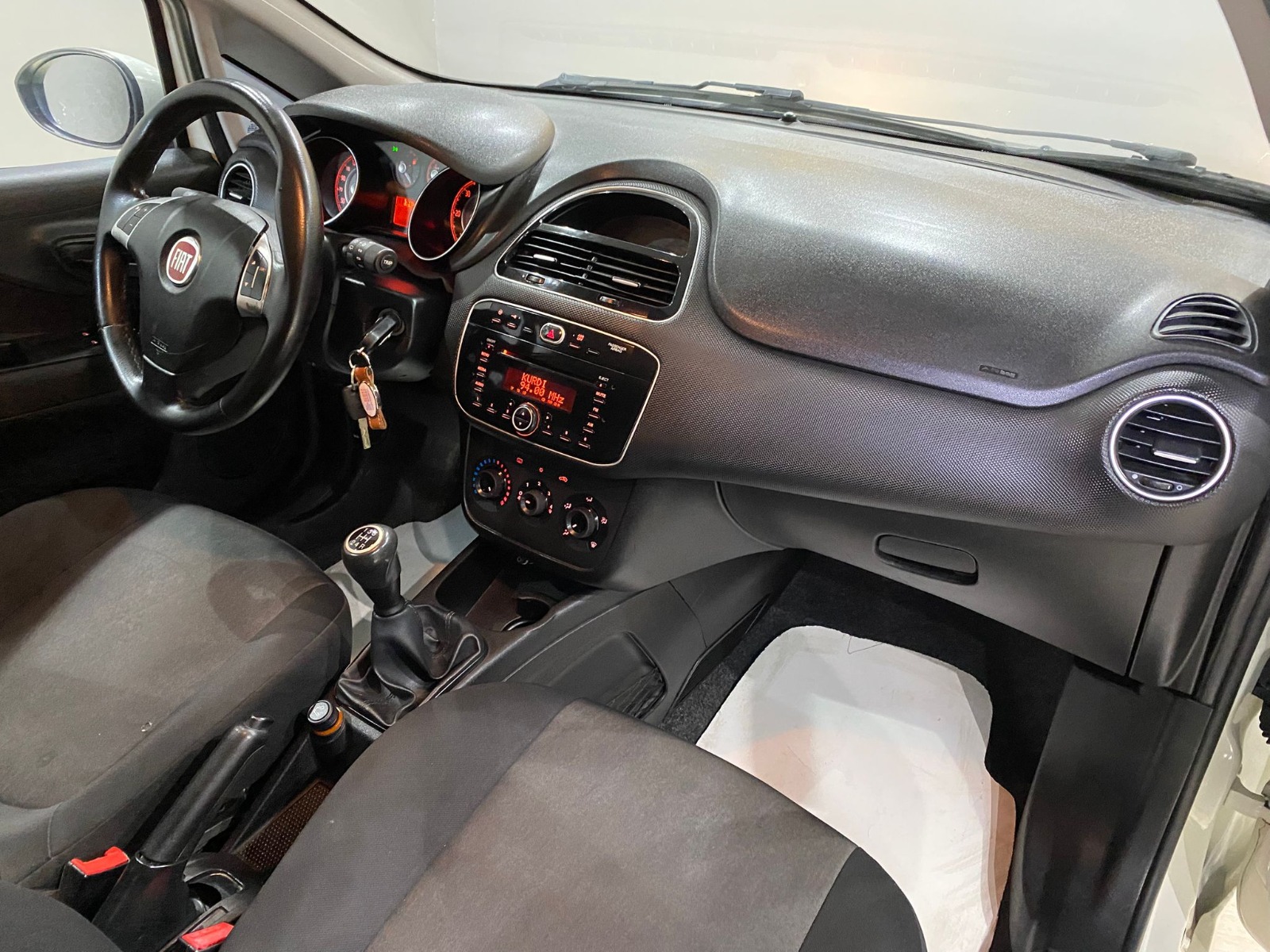 2014 Dizel Manuel Fiat Punto Beyaz Gürel Tasarım Aksesuar Otomotiv San. Tic. Ltd. Şti.