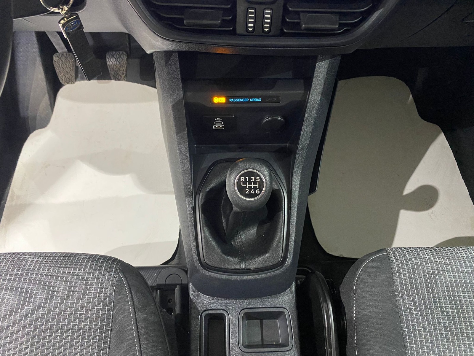 2024 Dizel Manuel Ford Transit Courier Beyaz Gürel Tasarım Aksesuar Otomotiv San. Tic. Ltd. Şti.