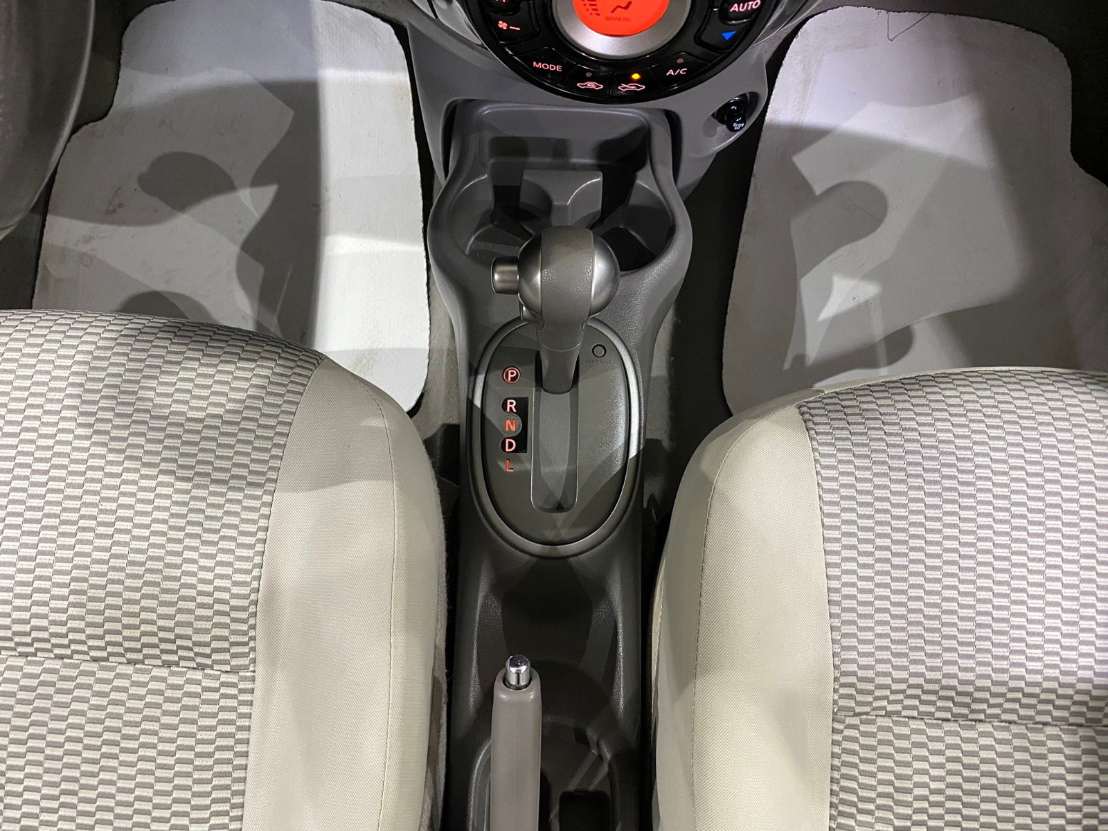 2016 Benzin Otomatik Nissan Micra Mavi Gürel Tasarım Aksesuar Otomotiv San. Tic. Ltd. Şti.