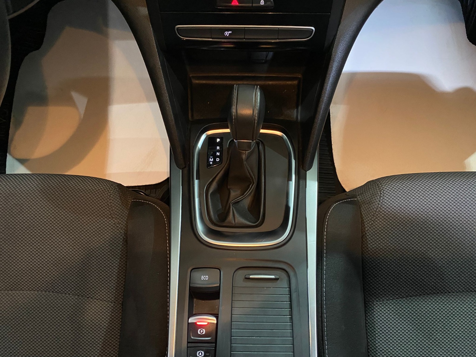 2023 Benzin Otomatik Renault Megane Beyaz Gürel Tasarım Aksesuar Otomotiv San. Tic. Ltd. Şti.