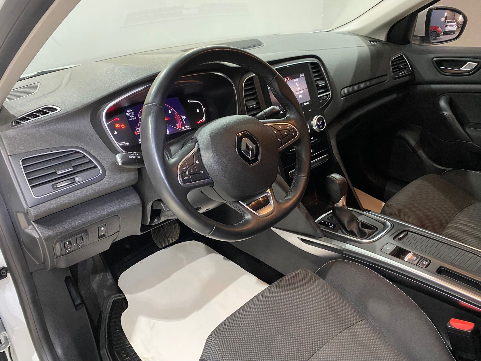 2023 Benzin Otomatik Renault Megane Beyaz Gürel Tasarım Aksesuar Otomotiv San. Tic. Ltd. Şti.