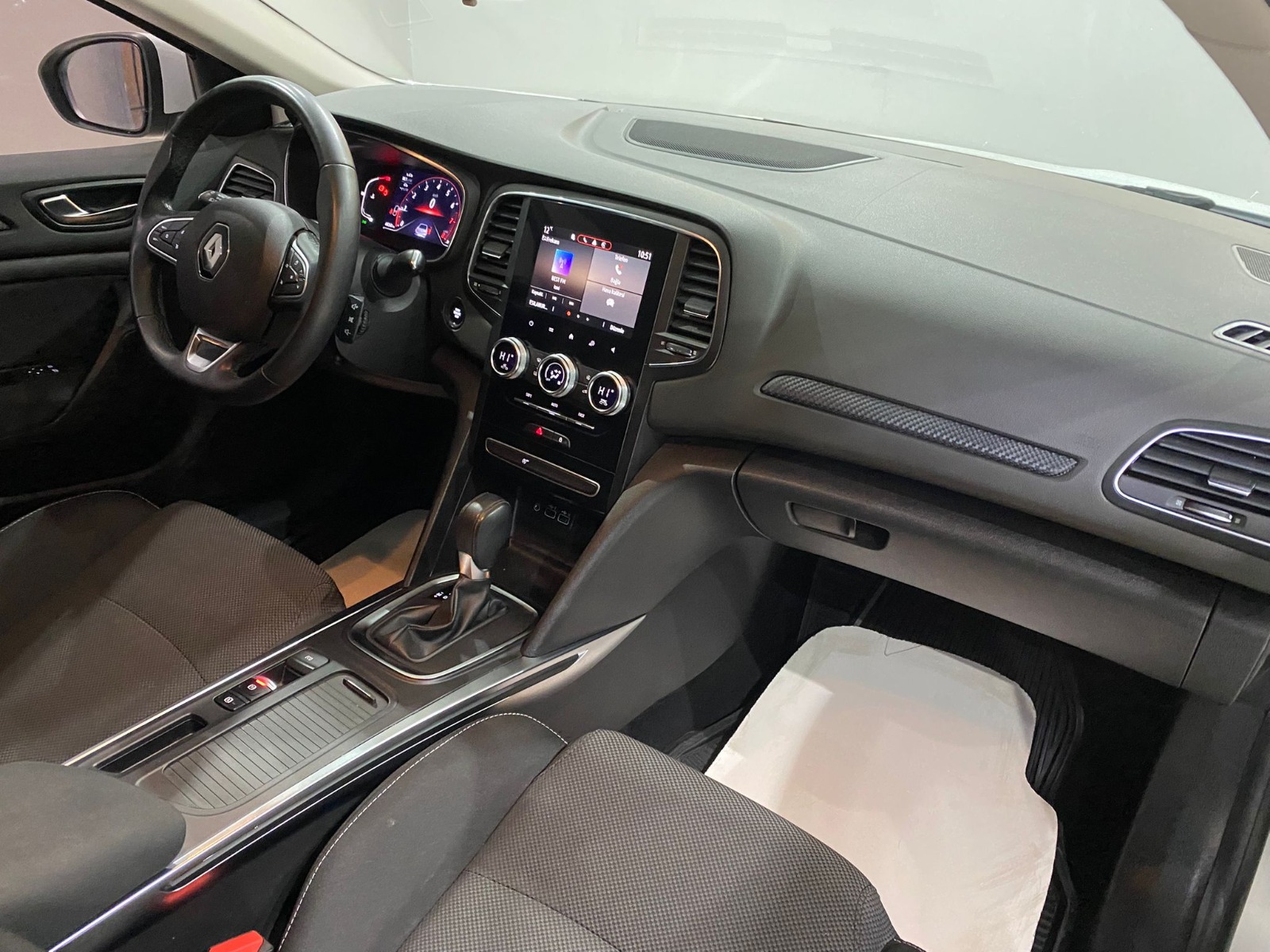 2023 Benzin Otomatik Renault Megane Beyaz Gürel Tasarım Aksesuar Otomotiv San. Tic. Ltd. Şti.