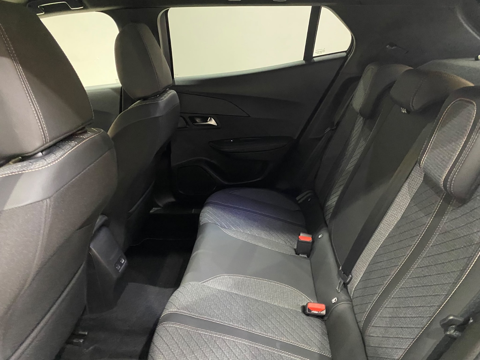 2025 Benzin Otomatik Peugeot 2008 Gümüş Gri Gürel Tasarım Aksesuar Otomotiv San. Tic. Ltd. Şti.