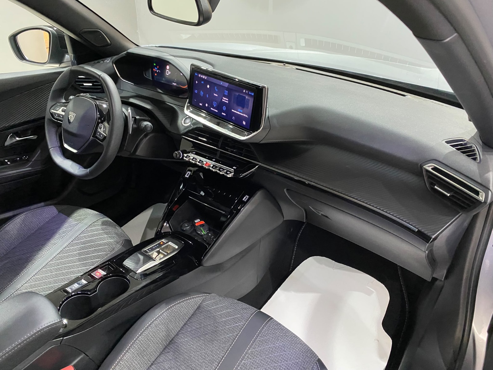 2025 Benzin Otomatik Peugeot 2008 Gümüş Gri Gürel Tasarım Aksesuar Otomotiv San. Tic. Ltd. Şti.
