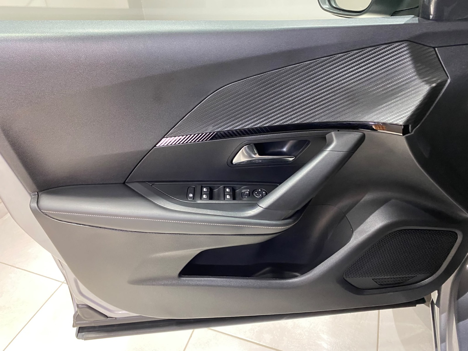 2025 Benzin Otomatik Peugeot 2008 Gümüş Gri Gürel Tasarım Aksesuar Otomotiv San. Tic. Ltd. Şti.