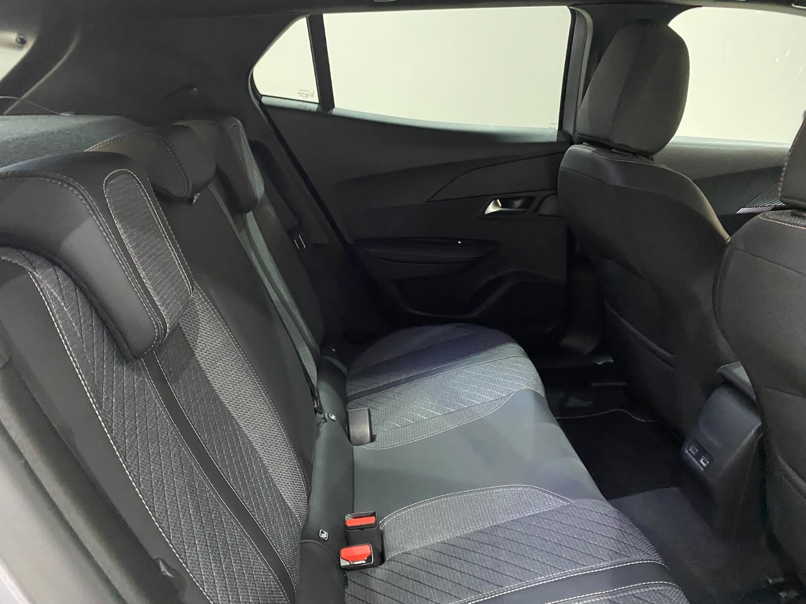 2025 Benzin Otomatik Peugeot 2008 Gümüş Gri Gürel Tasarım Aksesuar Otomotiv San. Tic. Ltd. Şti.