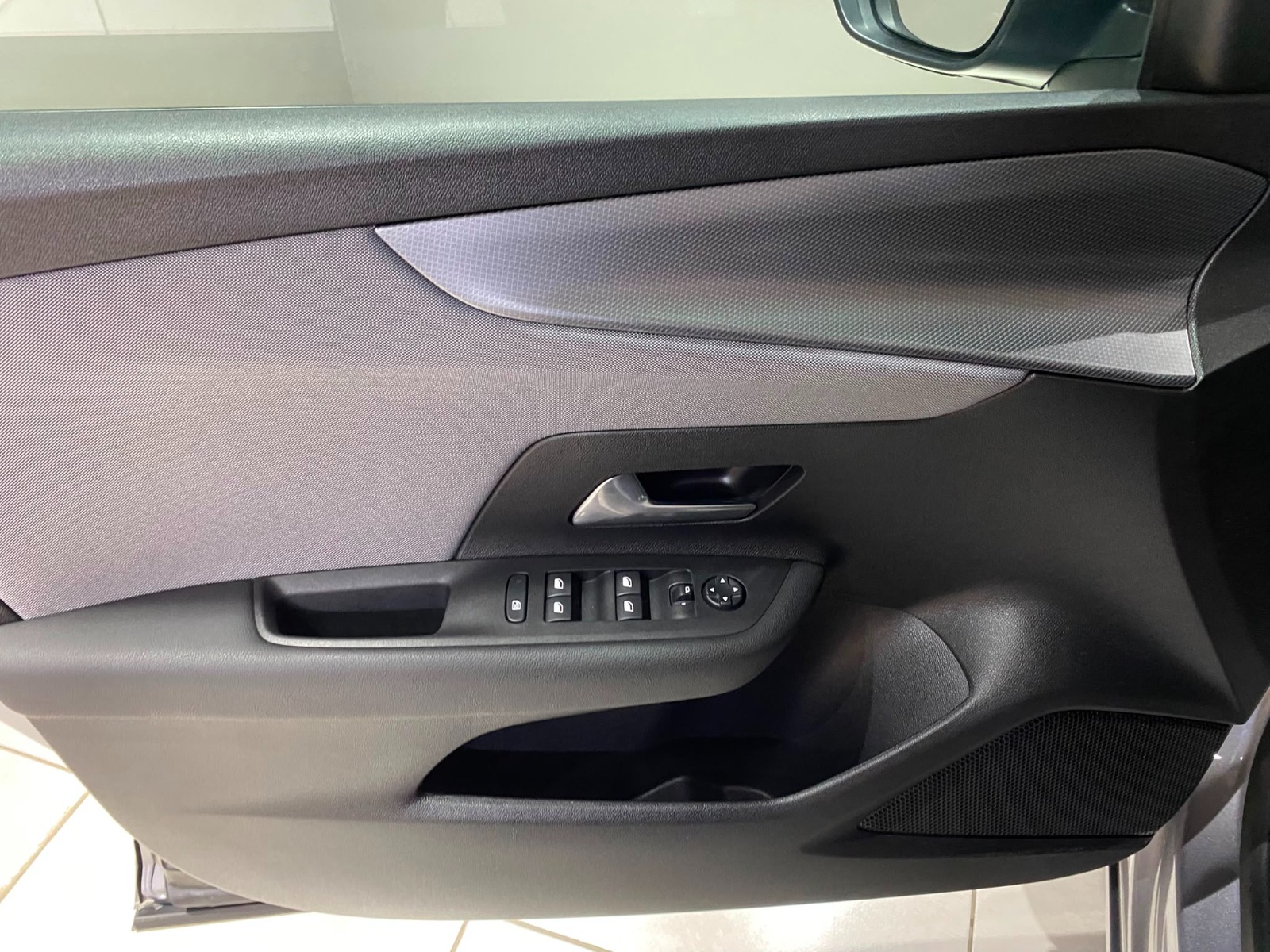 2025 Benzin Otomatik Opel Mokka Gri Gürel Tasarım Aksesuar Otomotiv San. Tic. Ltd. Şti.