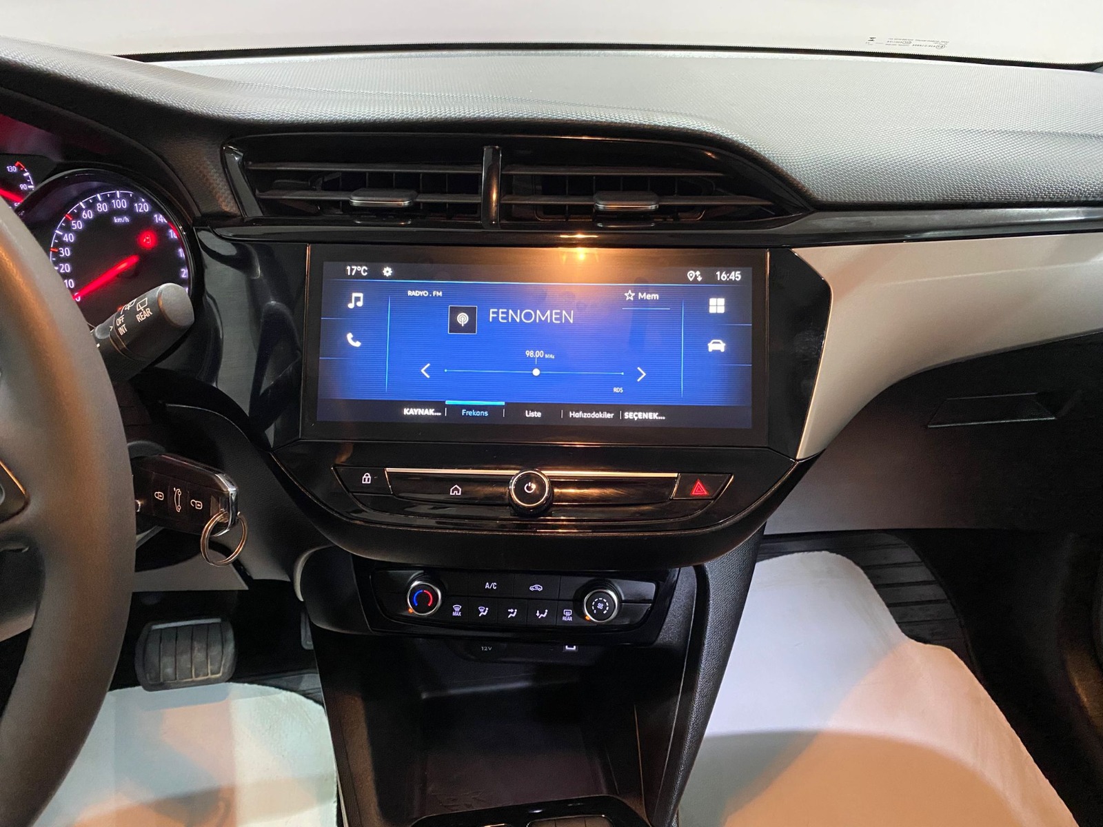 2025 Benzin Otomatik Opel Corsa Kırmızı Gürel Tasarım Aksesuar Otomotiv San. Tic. Ltd. Şti.