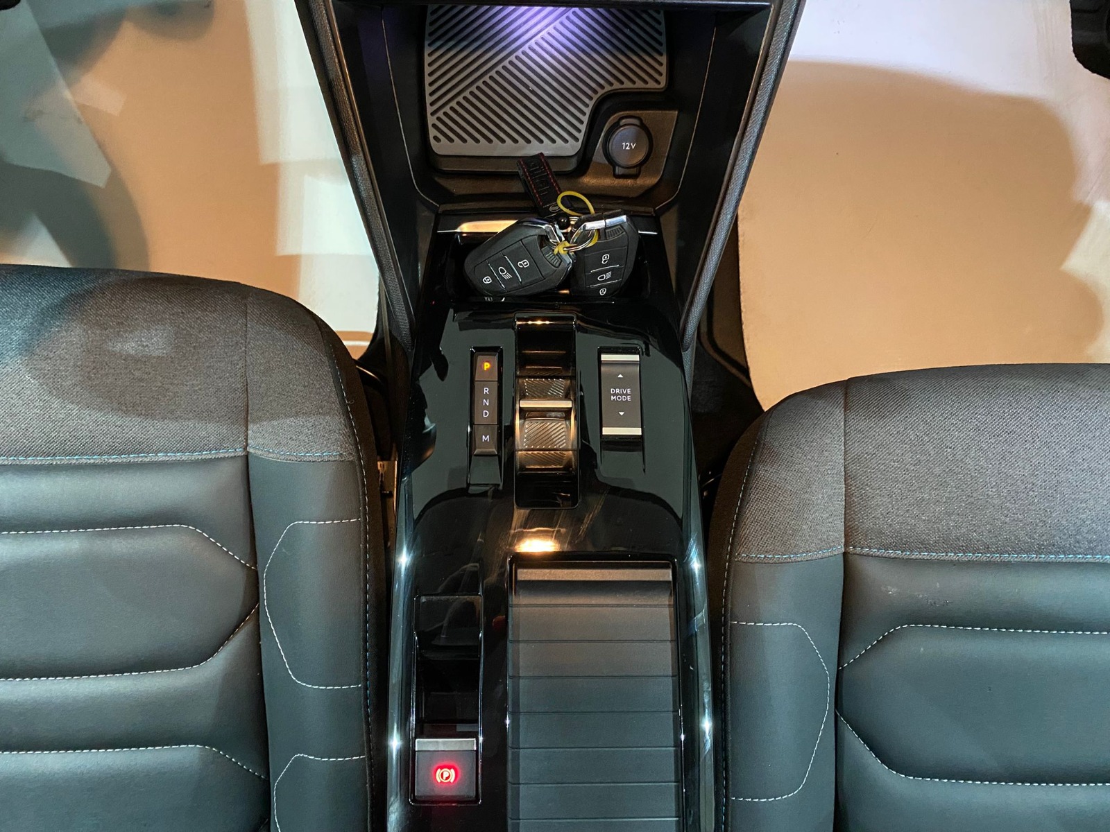 2024 Benzin Otomatik Citroen C4 Siyah Gürel Tasarım Aksesuar Otomotiv San. Tic. Ltd. Şti.