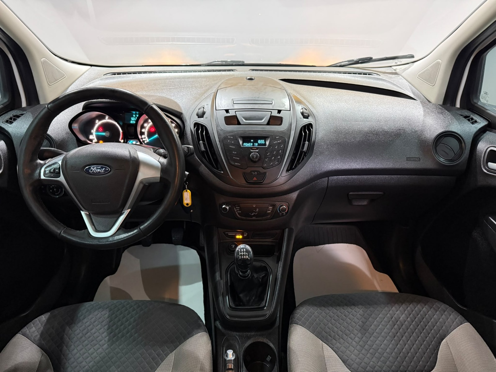 2021 Dizel Manuel Ford Tourneo Courier Beyaz Gürel Tasarım Aksesuar Otomotiv San. Tic. Ltd. Şti.