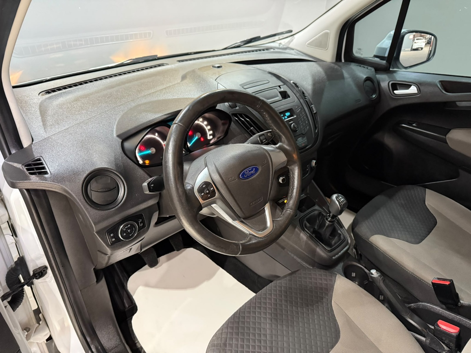 2021 Dizel Manuel Ford Tourneo Courier Beyaz Gürel Tasarım Aksesuar Otomotiv San. Tic. Ltd. Şti.