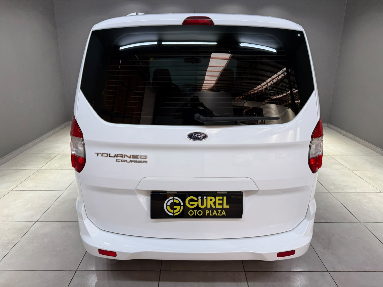 2021 Dizel Manuel Ford Tourneo Courier Beyaz Gürel Tasarım Aksesuar Otomotiv San. Tic. Ltd. Şti.