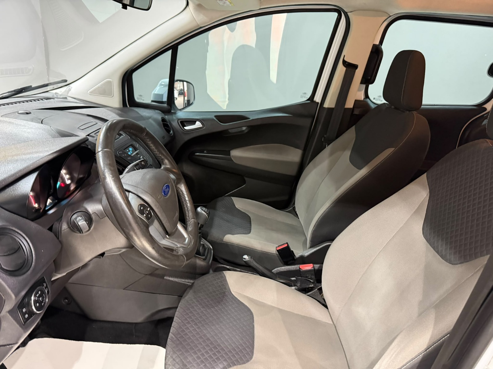 2021 Dizel Manuel Ford Tourneo Courier Beyaz Gürel Tasarım Aksesuar Otomotiv San. Tic. Ltd. Şti.