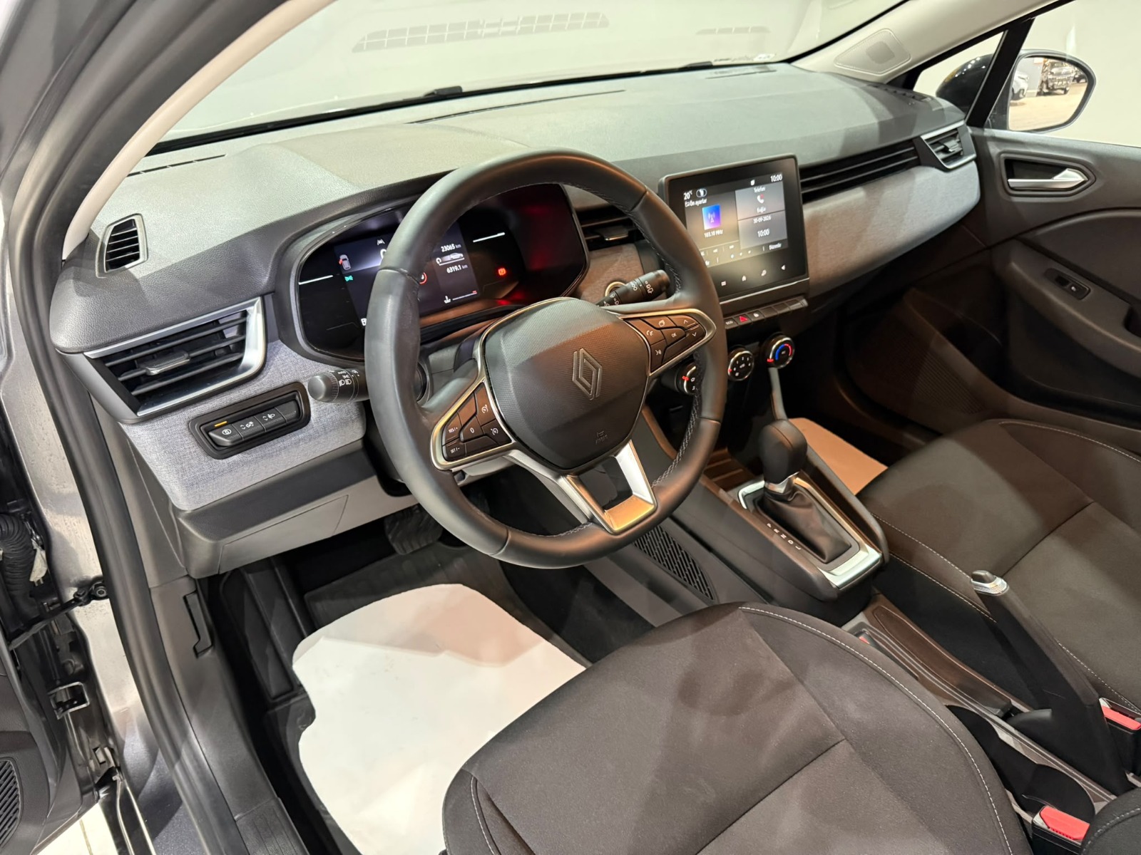 2025 Benzin Otomatik Renault Clio Gri Gürel Tasarım Aksesuar Otomotiv San. Tic. Ltd. Şti.