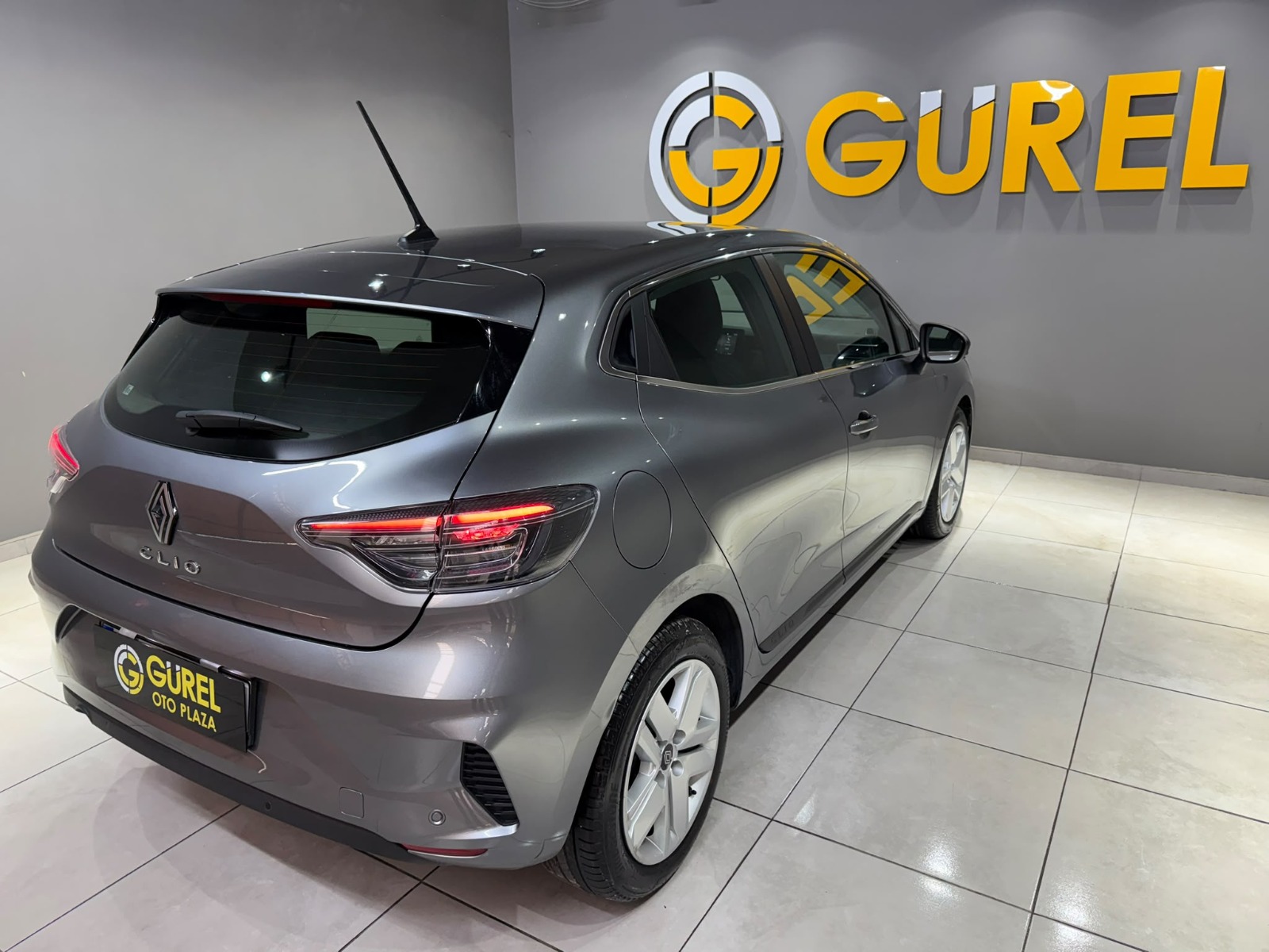 2025 Benzin Otomatik Renault Clio Gri Gürel Tasarım Aksesuar Otomotiv San. Tic. Ltd. Şti.