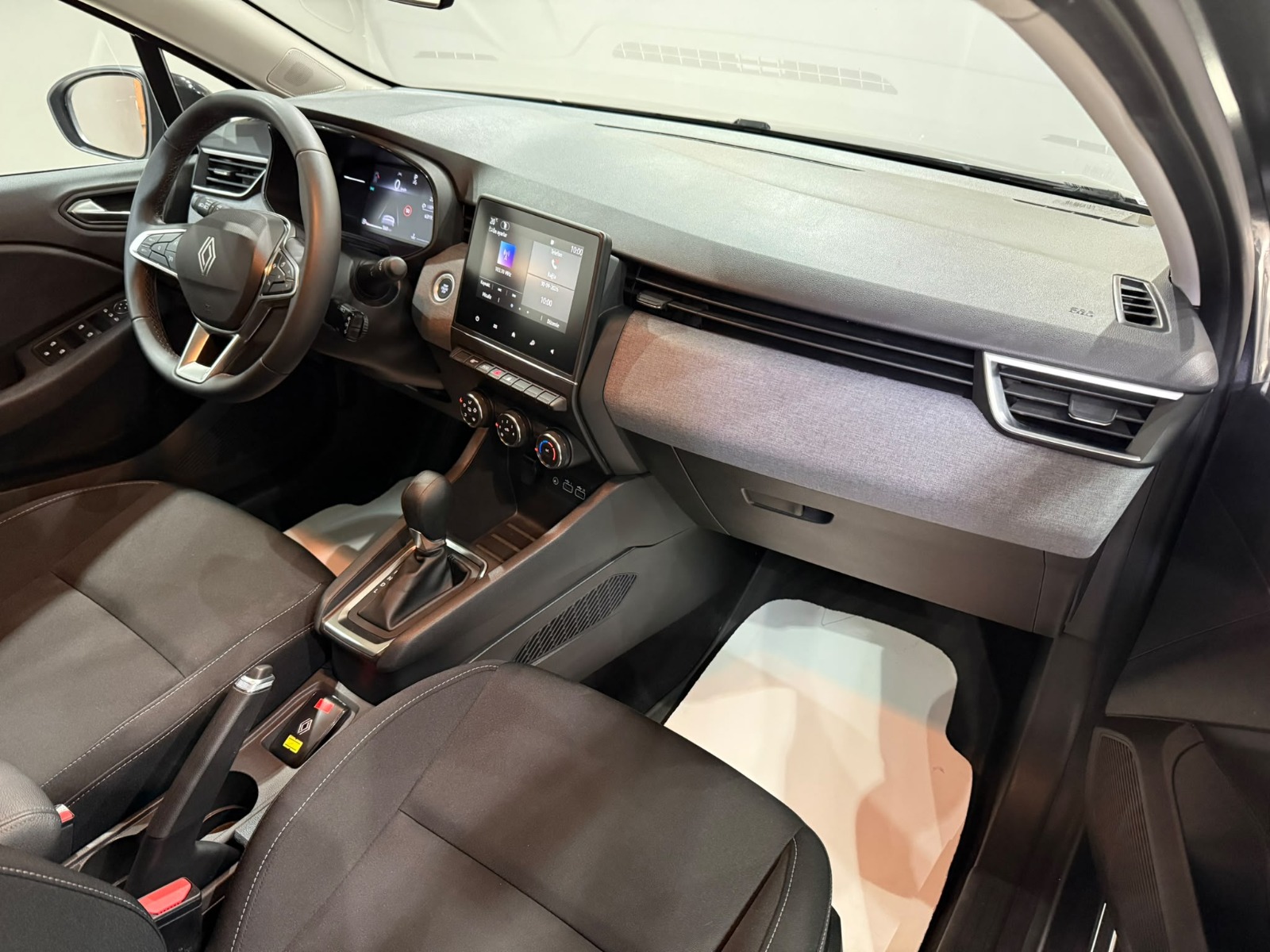 2025 Benzin Otomatik Renault Clio Gri Gürel Tasarım Aksesuar Otomotiv San. Tic. Ltd. Şti.