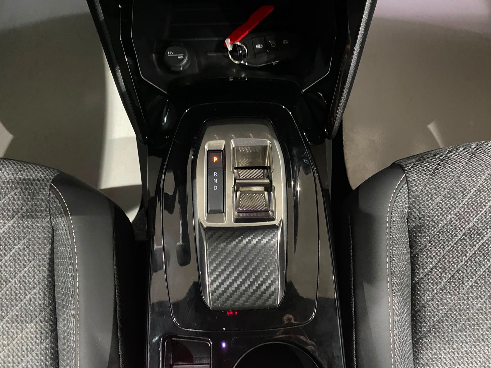 2025 Benzin Otomatik Peugeot 2008 Mavi Gürel Tasarım Aksesuar Otomotiv San. Tic. Ltd. Şti.