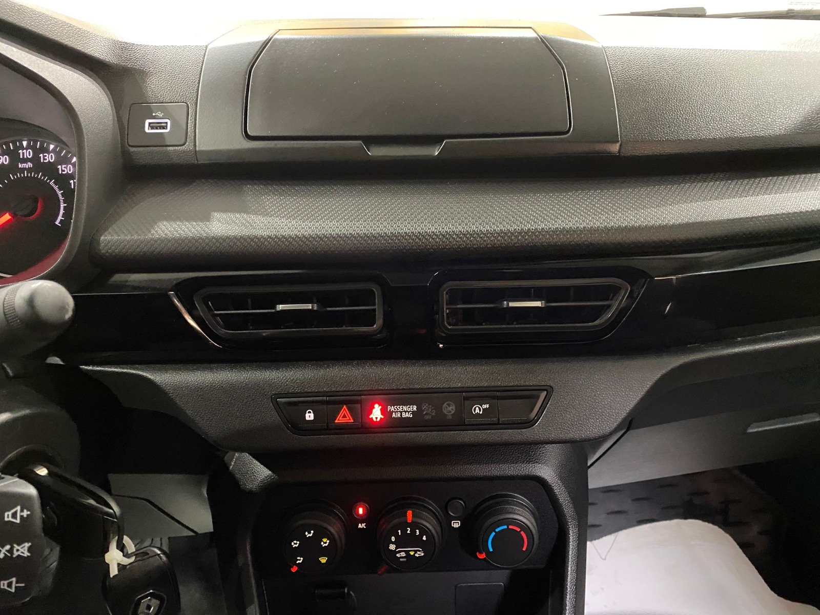 TaksitliOto.Net | 2.El Renault Taliant Sedan 1.0 SCE Joy | Manuel & Benzin | Beyaz | İzmir.2el 2022 Benzin Manuel Renault Taliant Beyaz Gürel Tasarım Aksesuar Otomotiv San. Tic. Ltd. Şti.