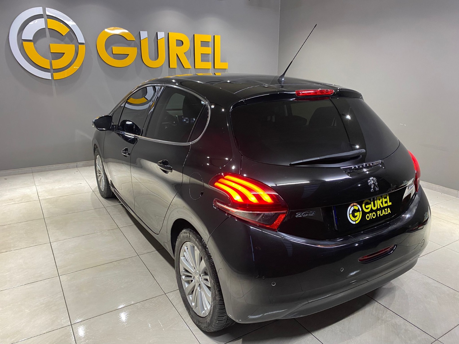 2016 Benzin Otomatik Peugeot 208 Siyah Gürel Tasarım Aksesuar Otomotiv San. Tic. Ltd. Şti.