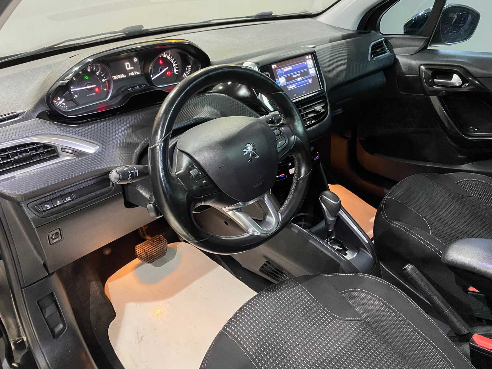 2016 Benzin Otomatik Peugeot 208 Siyah Gürel Tasarım Aksesuar Otomotiv San. Tic. Ltd. Şti.